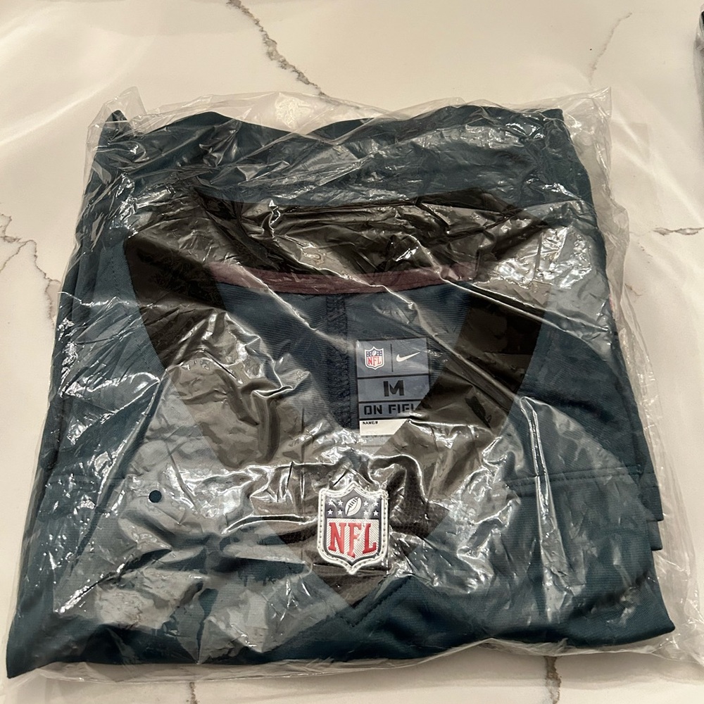 Medium D’Andre Swift Eagles jersey green and black NWT